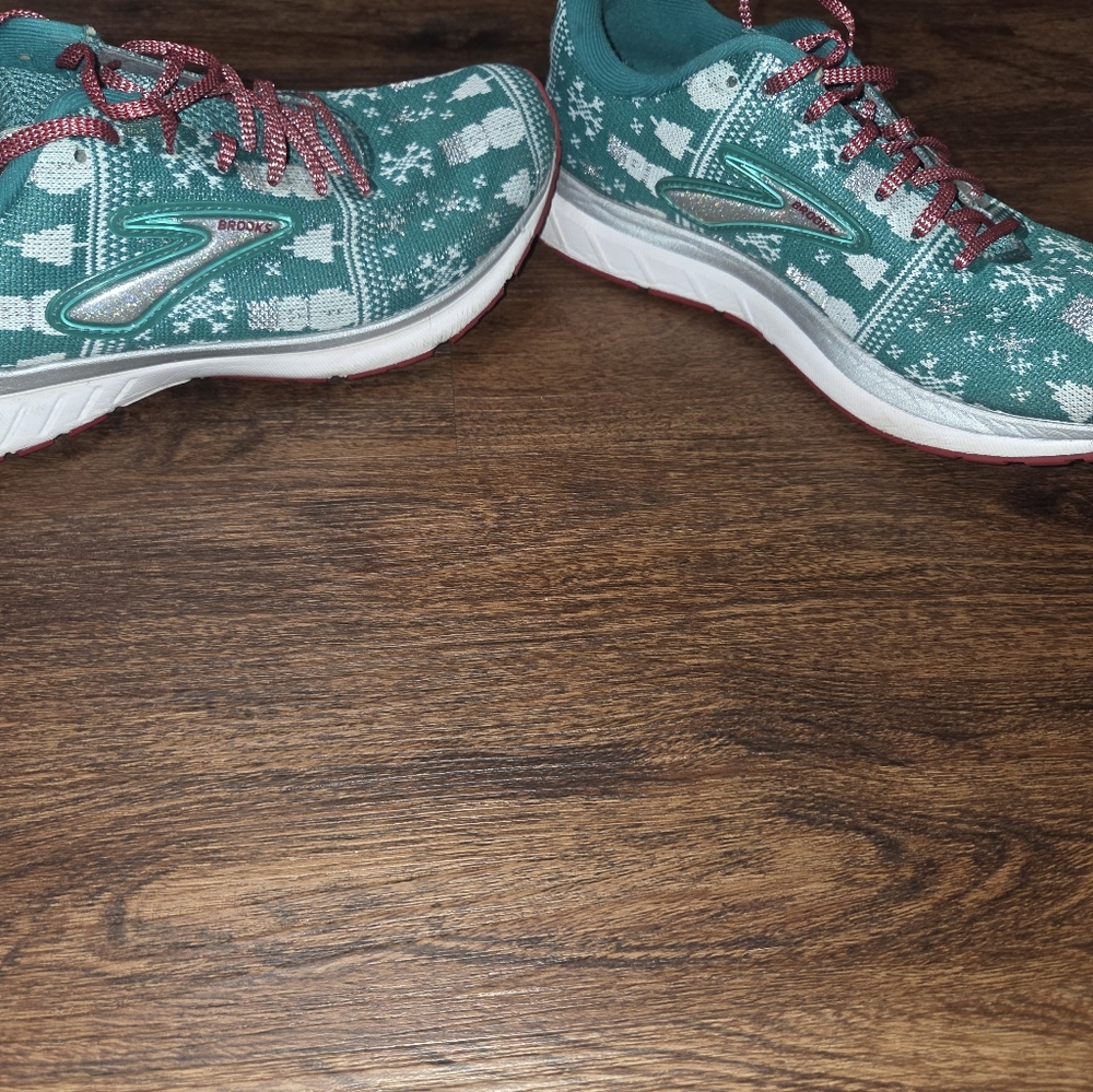 Brooks Women's Revel 3 Running Shoes Green Ugly Christmas Sweater Snowman sz 8.5 - Picture 3 of 9